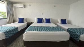 Chambre Quadruple Standard | 1 chambre, draps fournis
