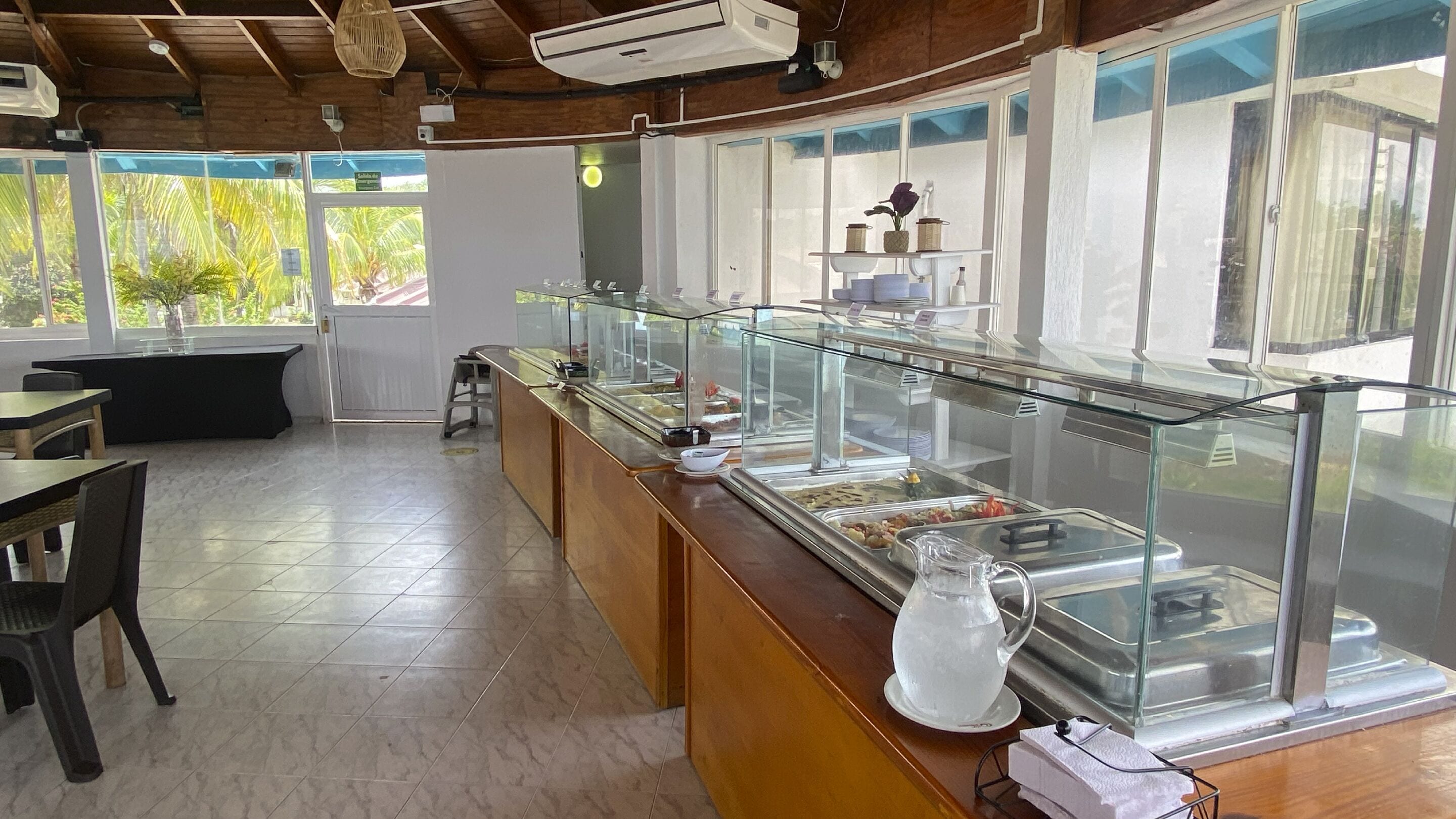 breakfast, lunch and dinner served