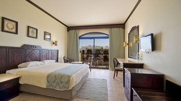 Frigobar, cofres nos quartos, roupa de cama