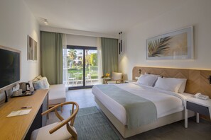 Minibar, in-room safe, bed sheets