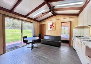 Living area - The Grampians Motel & The Views Restaurant (Halls Gap)