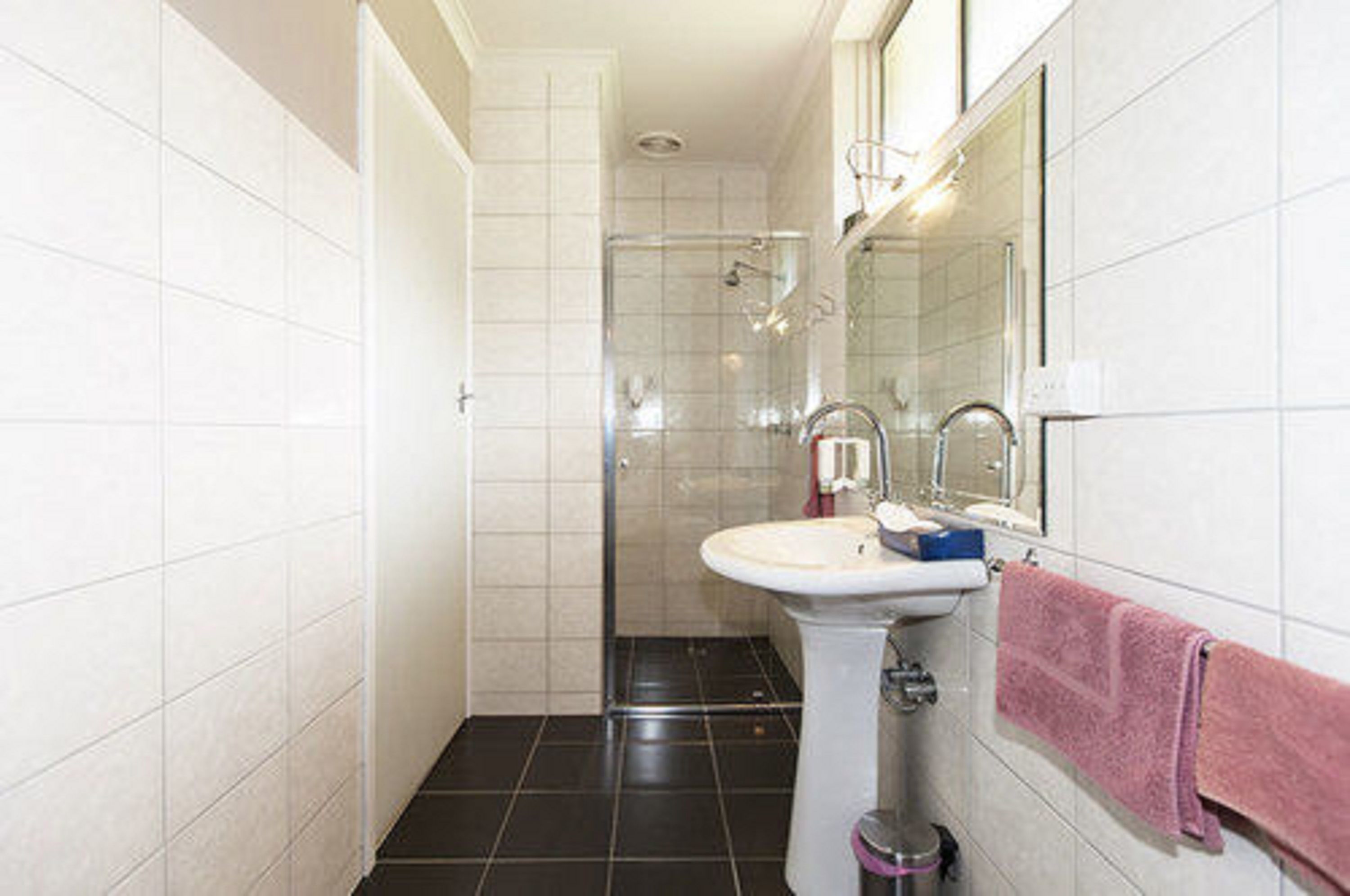 standard motel room for 3 (queen and single) | bathroom | combined shower/bathtub, free toiletries, hair dryer, towels