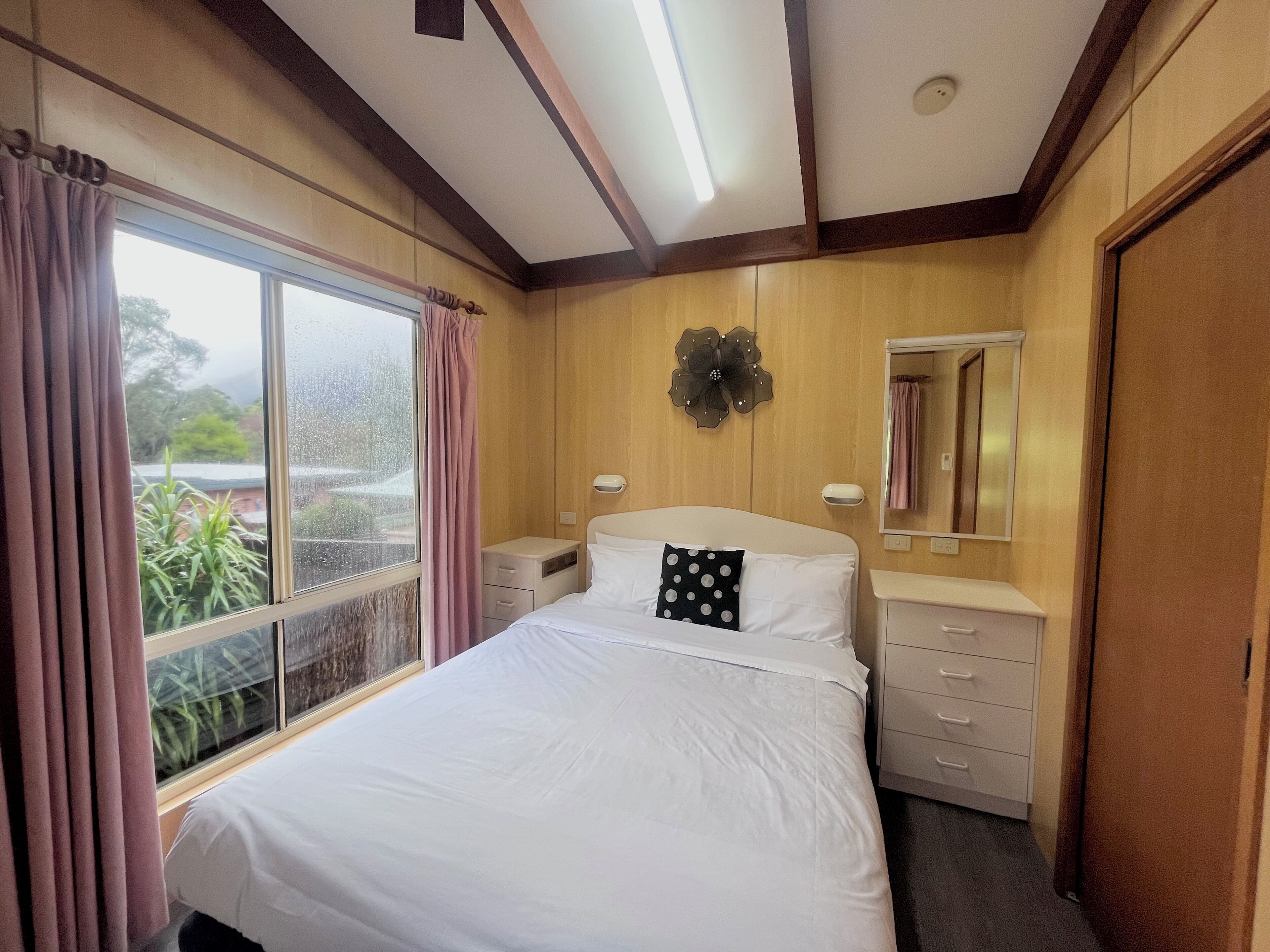 2 bedroom bellfield studio | 1 bedroom, individually decorated, individually furnished, desk