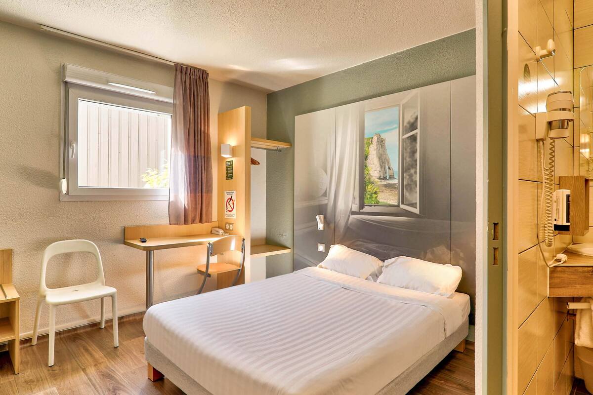 double room, accessible, non smoking | 1 bedroom, desk, soundproofing, free wifi