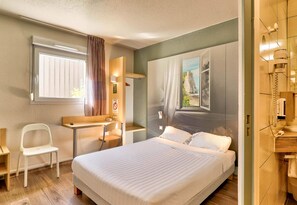 Double Room, Accessible, Non Smoking | Desk, soundproofing, free WiFi, bed sheets - B&B HOTEL Clermont-Ferrand Aubière Sud (Aubiere)