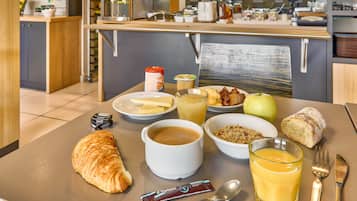 Daily buffet breakfast for a fee