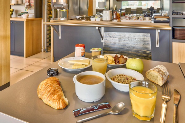 Daily buffet breakfast for a fee
