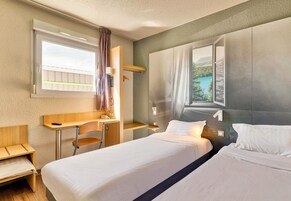 Twin Room | Desk, soundproofing, free WiFi, bed sheets