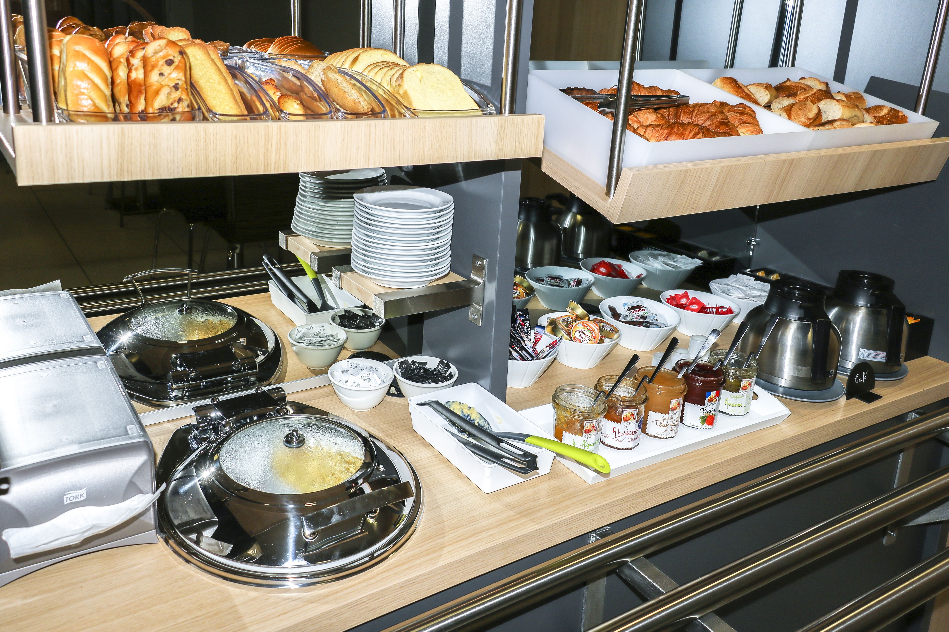 daily buffet breakfast for a fee