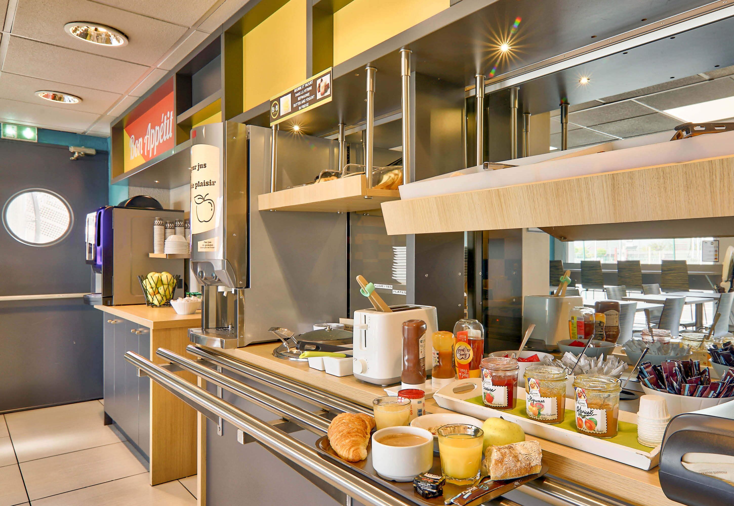 daily buffet breakfast for a fee