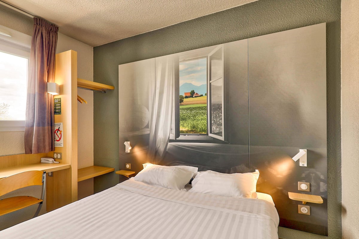 Double Room | Desk, soundproofing, free WiFi, bed sheets