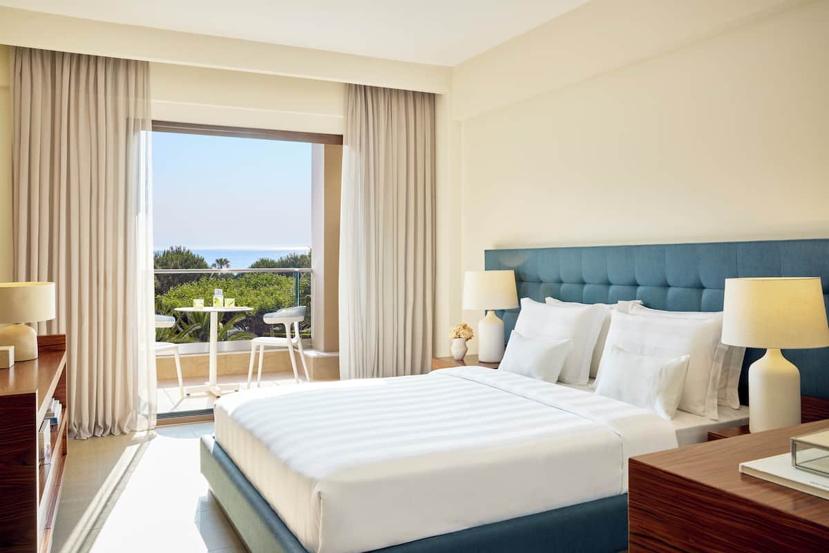 Double Room, Partial Sea View | 1 bedroom, memory foam beds, minibar, in-room safe