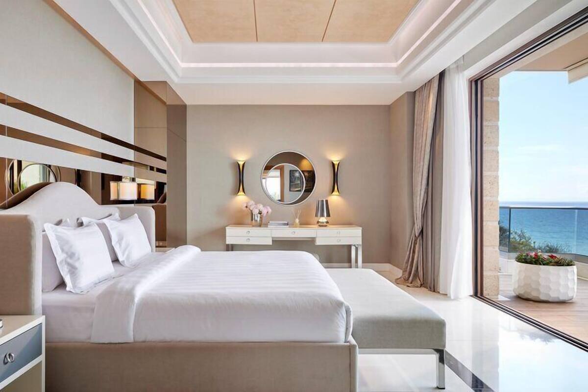 Royal Suite | Memory foam beds, minibar, in-room safe, desk