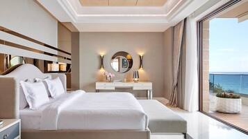 Royal Suite | Camas con efecto memoria, minibar y caja de seguridad en la habitación