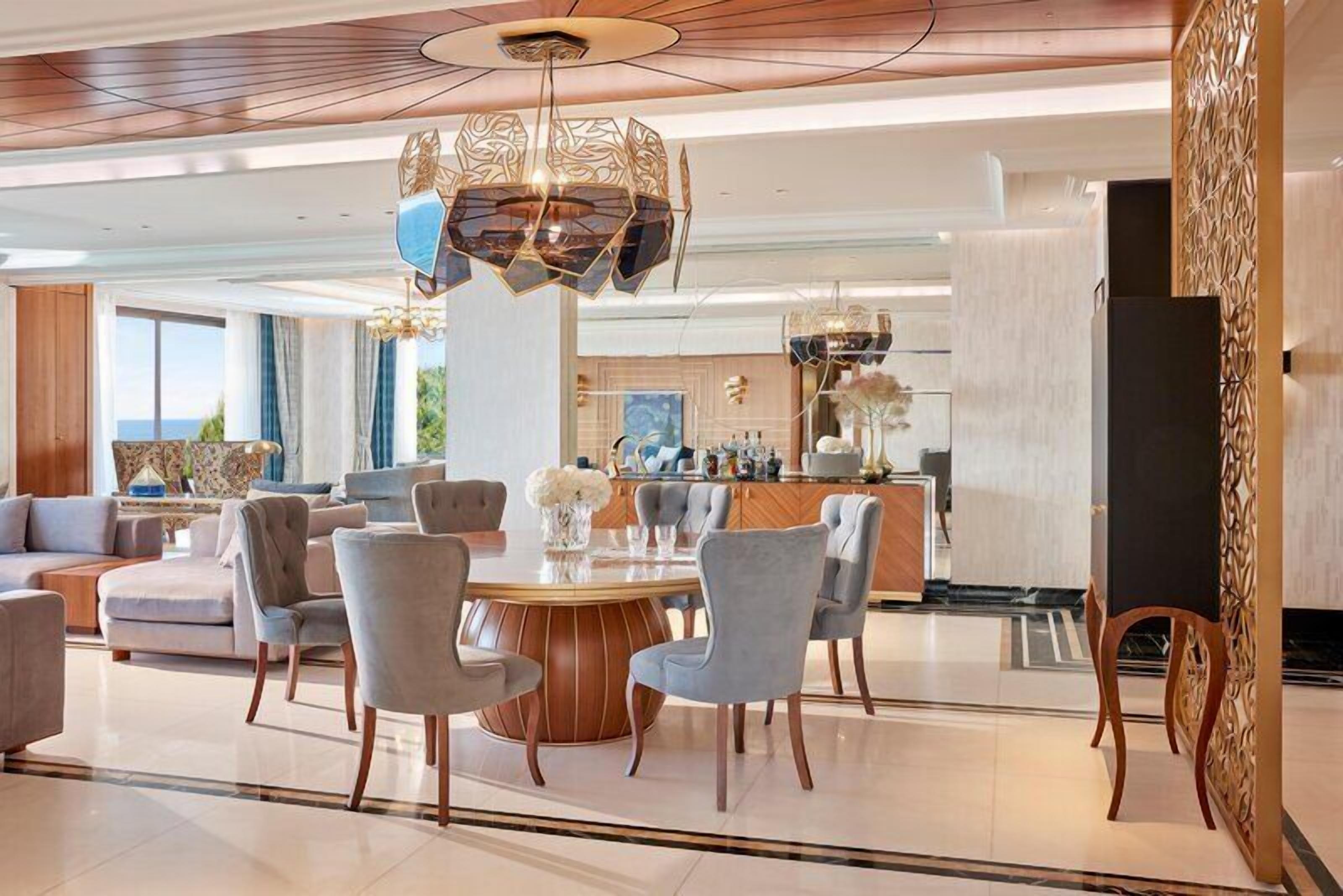 Royal Suite | Dining | 2 restaurants; breakfast, lunch, dinner, and brunch served