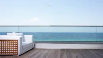 Private beach, sun loungers, beach umbrellas, beach towels