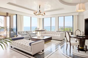 Suite presidencial | Zona de estar | Una Smart TV, Netflix, un reproductor de DVD, servicios de streaming