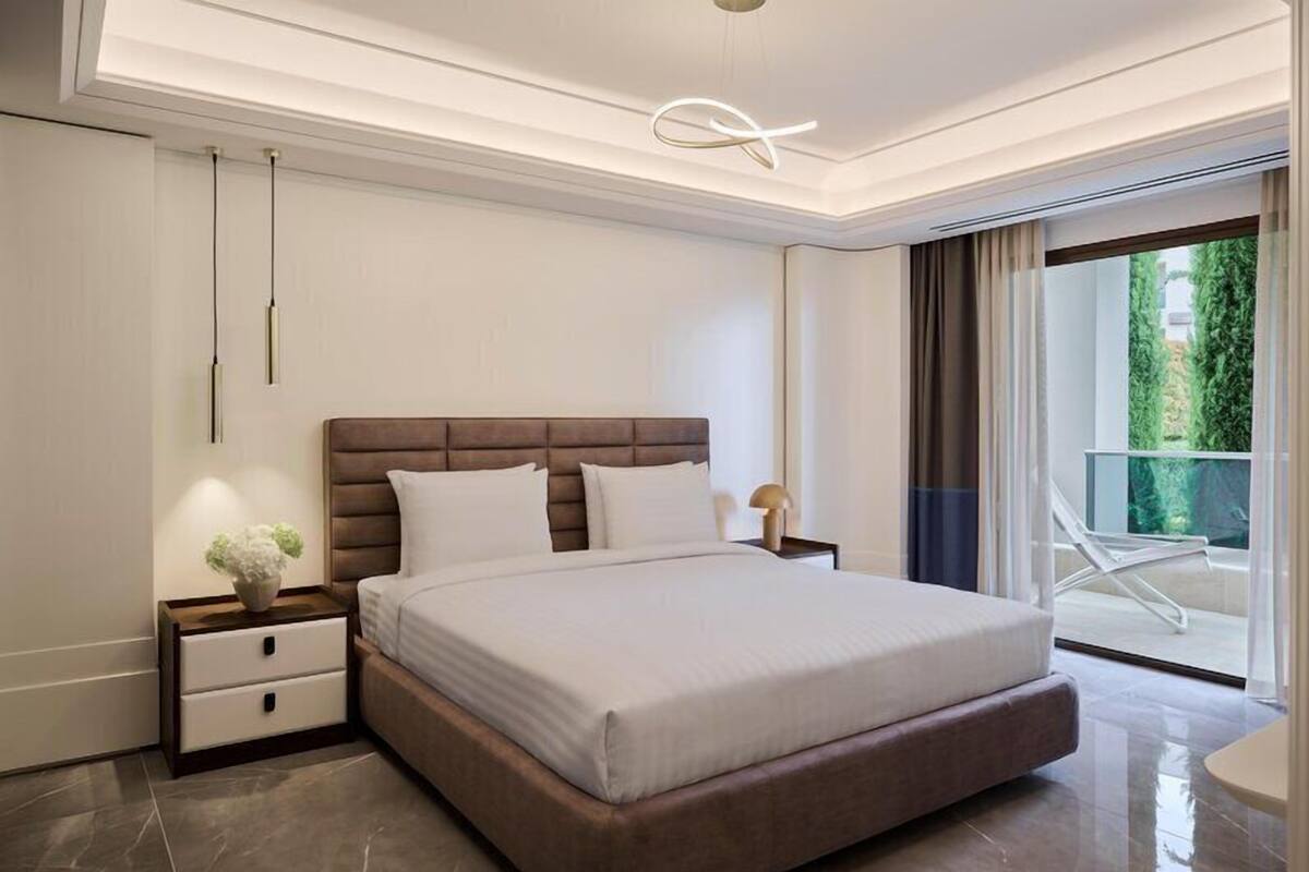 Ariadne Suite | Memory foam beds, minibar, in-room safe, desk