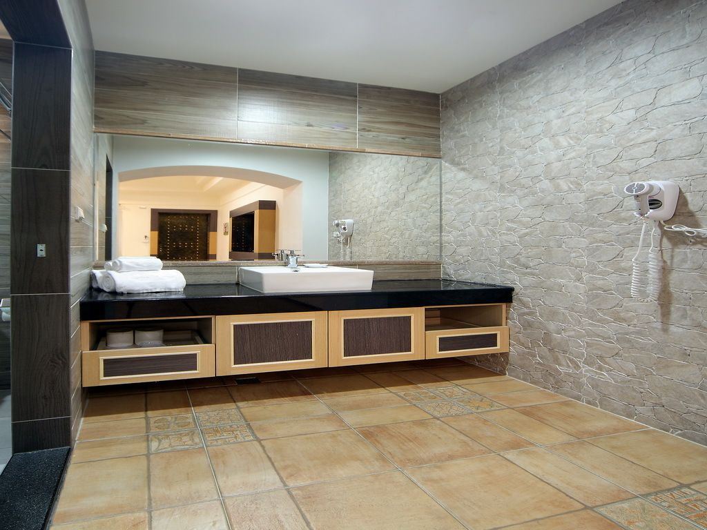superior room | bathroom | shower, free toiletries, hair dryer, slippers