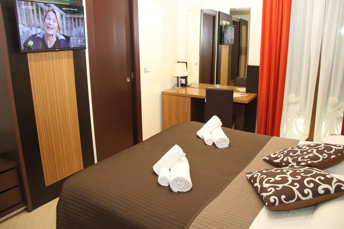 Down duvets, desk, free WiFi, individually furnished