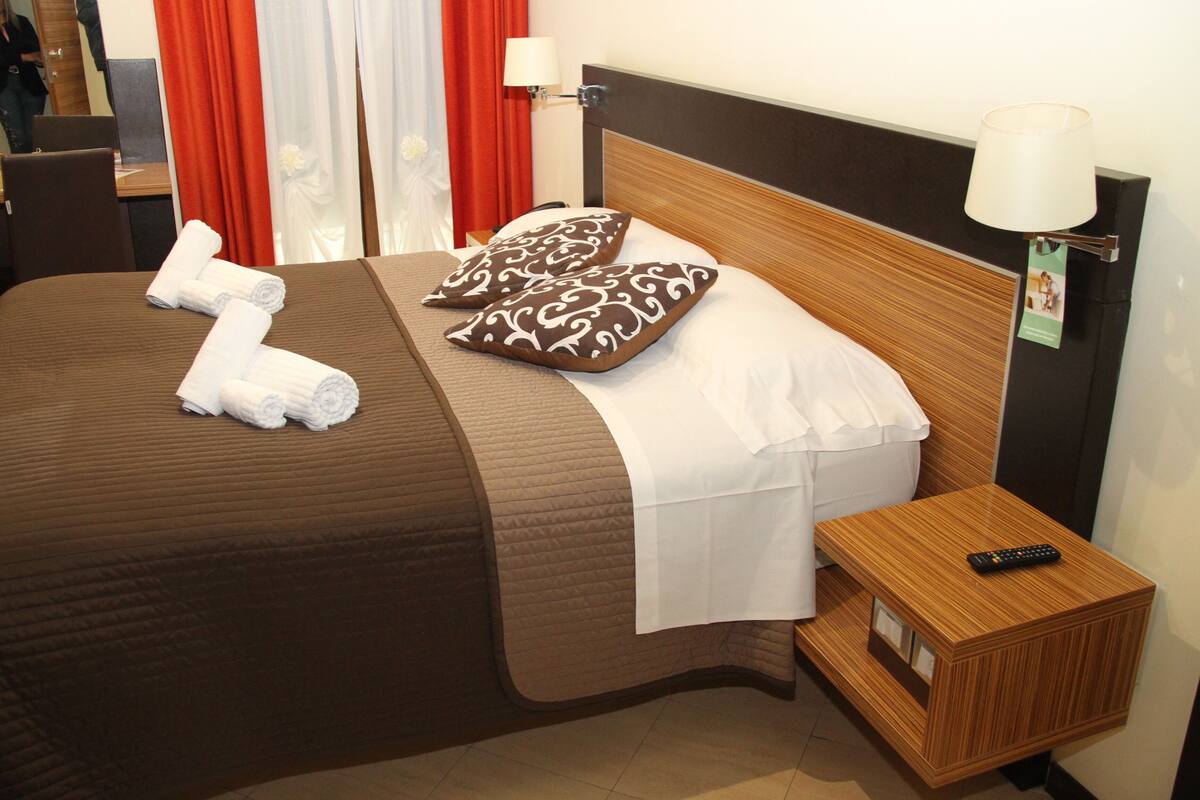Down duvets, desk, free WiFi, individually furnished