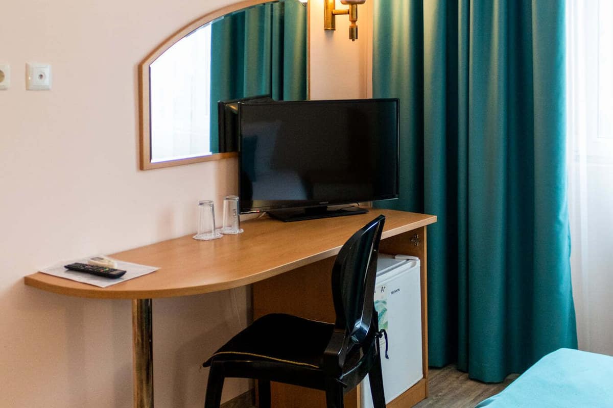 Iron/ironing board, free WiFi