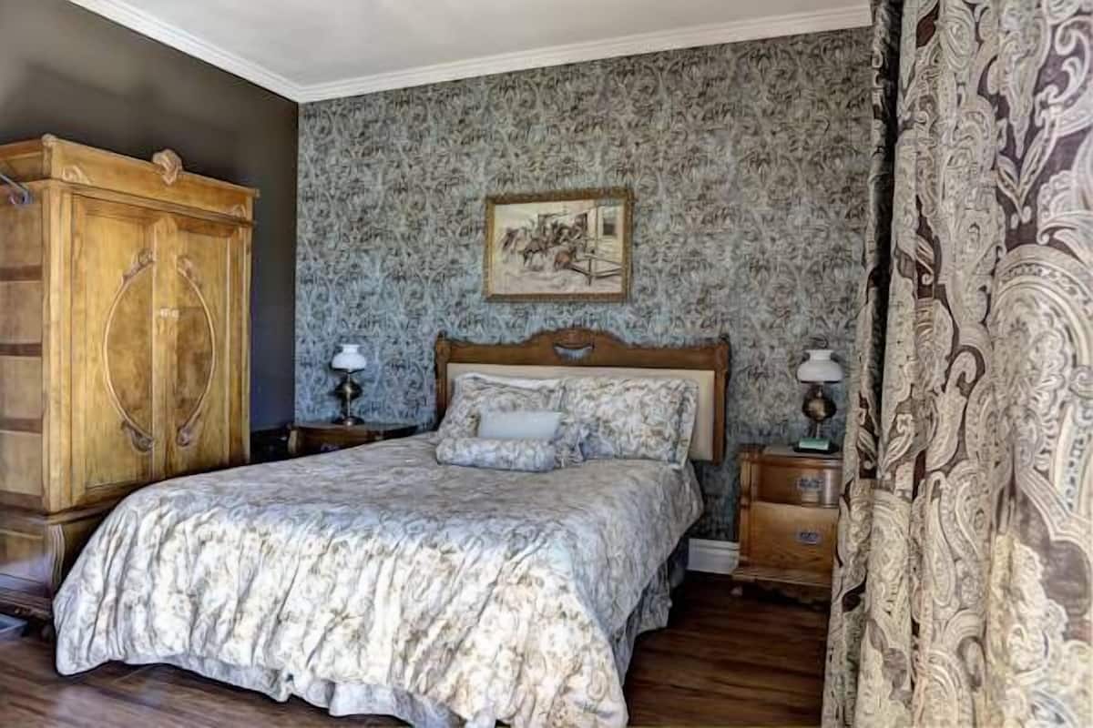 Suite Premium, 2 habitaciones | Caja de seguridad en la habitación y decoración personalizada