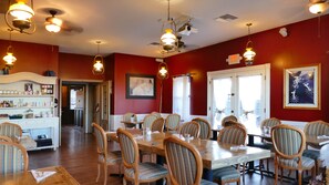 Breakfast, lunch, dinner served; Regional cuisine  - Tombstone Monument Guest Ranch (Tombstone)