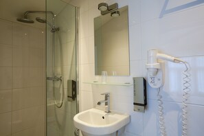 Standard Room, 1 Double Bed | Bathroom sink - Hotel Titus (Amsterdam)