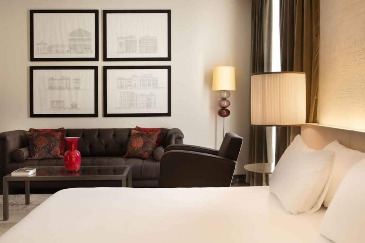 1 bedroom, hypo-allergenic bedding, minibar, in-room safe