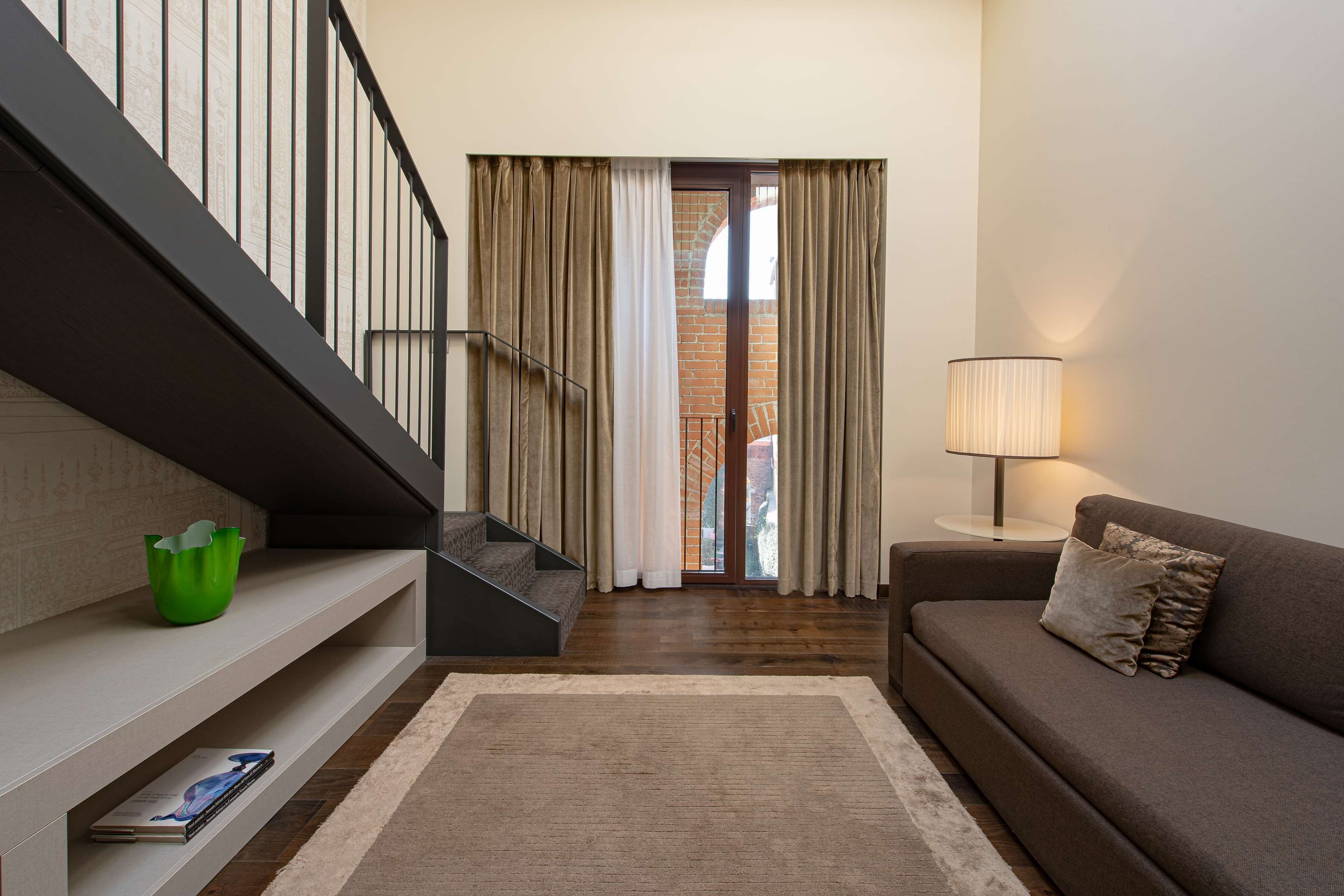 suite (duplex) | hypo-allergenic bedding, minibar, in-room safe, individually decorated