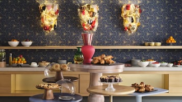 Desayuno buffet (EUR 28 por persona)