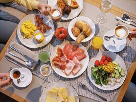 Päivittäinen buffetaamiainen maksusta