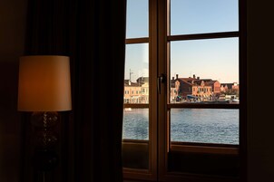 Junior-sviitti, 1 suuri parisänky (Murano Junior Suite w/ Canal View) | Näkymä huoneesta