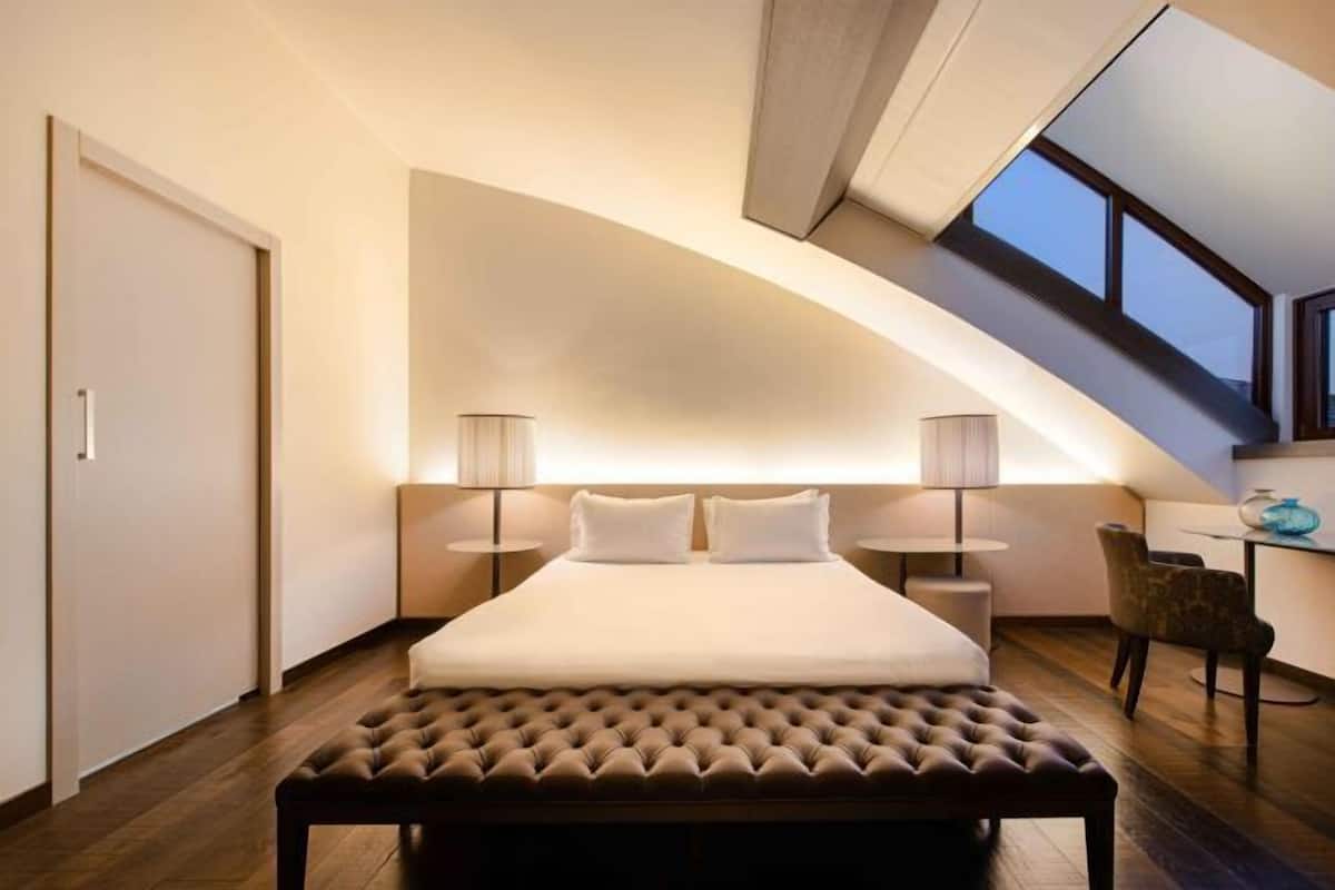 1 bedroom, hypo-allergenic bedding, minibar, in-room safe