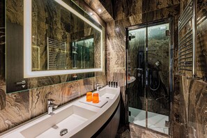 Suite (Riva, Canal View) | Bathroom | Rainfall showerhead, free toiletries, hair dryer, slippers