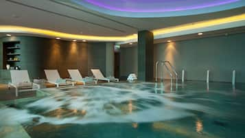 Indoor spa tub