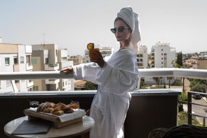 Egyptian cotton sheets, premium bedding, pillowtop beds, minibar