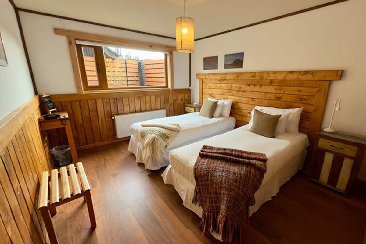 Basic-Doppel- oder -Zweibettzimmer | Hochwertige Bettwaren, Zimmersafe, schallisolierte Zimmer