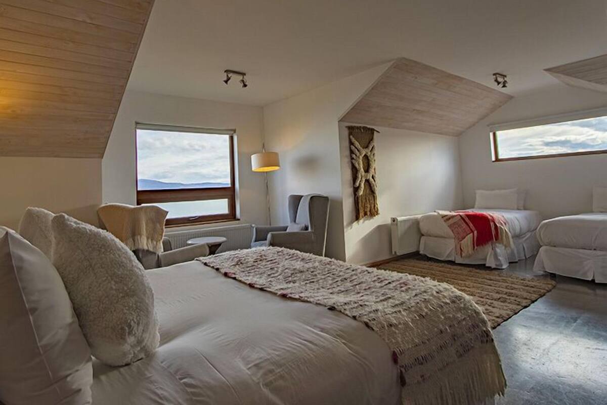 Chambre triple supĂ©rieure, vue sur la mer | Literie de qualitĂ©, coffre-fort, systĂšme dâinsonorisation