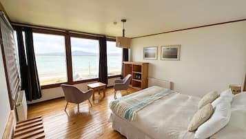 Habitación superior casona con 1 cama doble o 2 individuales, vista al mar | Literie de qualité supérieure, coffres-forts dans les chambres