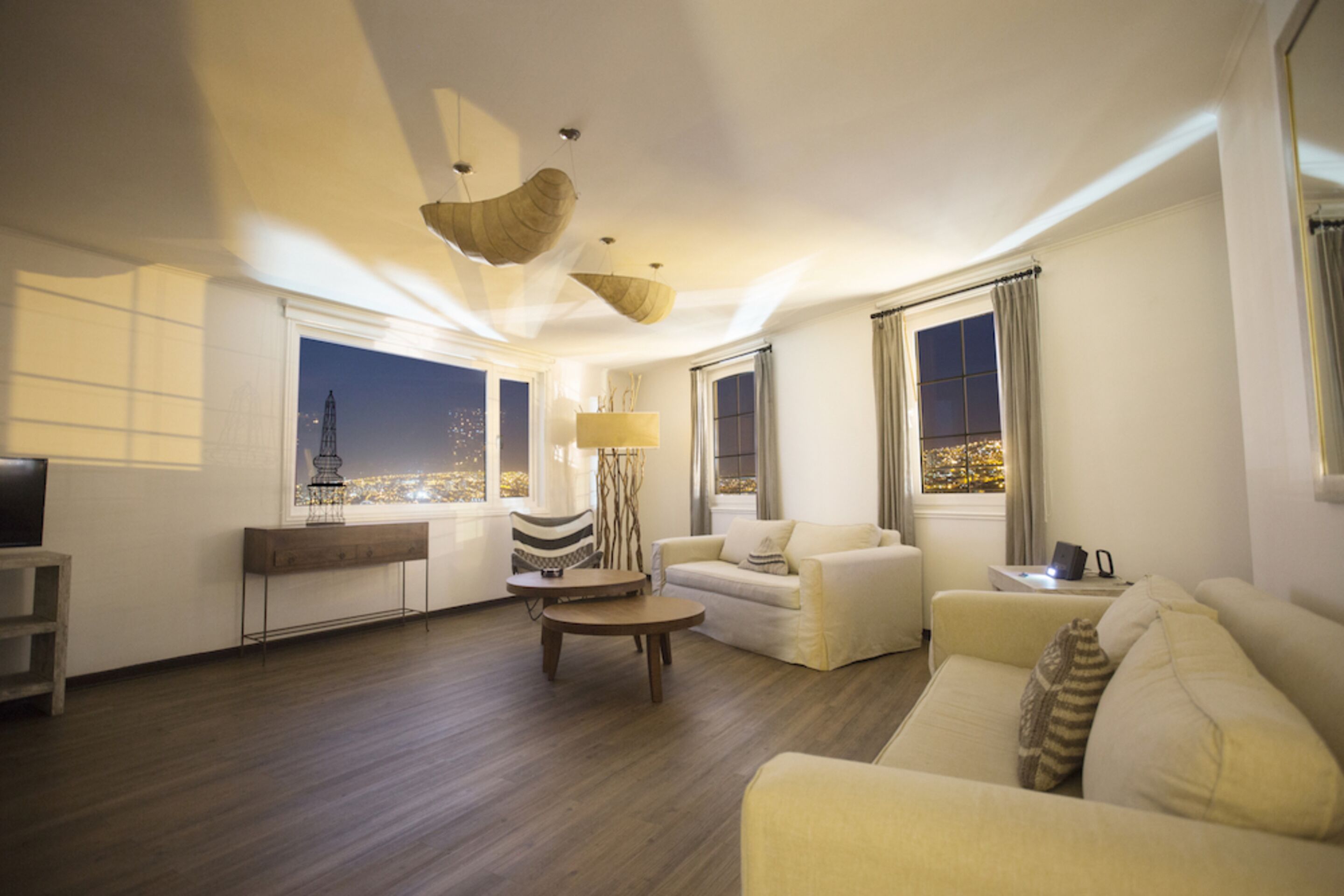 デラックス ダブルルーム | リビングルーム | プラズマテレビ、iPod ドック