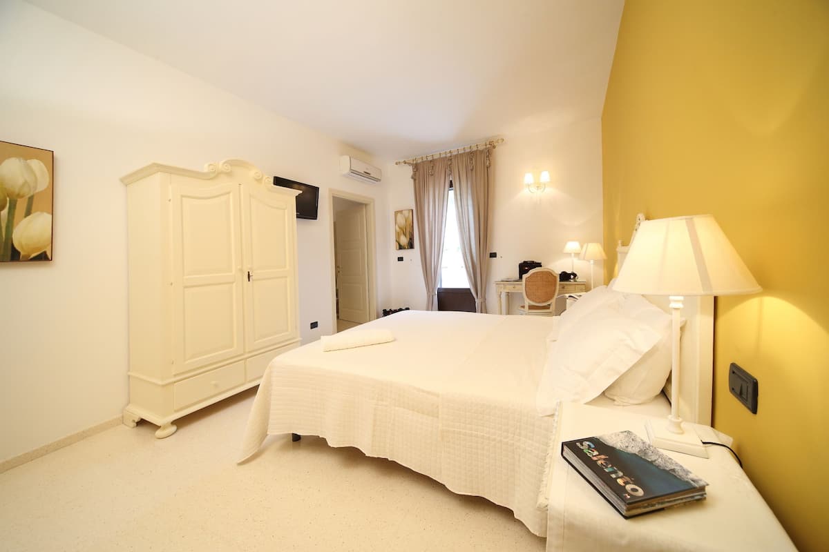 Ropa de cama de alta calidad, edredones de plumas, minibar