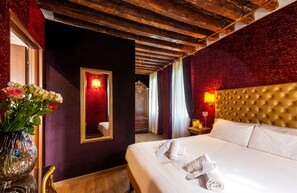 Premium bedding, down duvets, minibar, iron/ironing board - Ca Maria Callas (Venice)