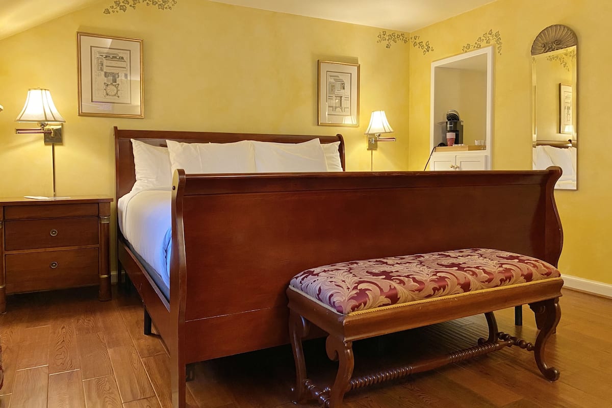 1 bedroom, individually decorated, blackout curtains, bed sheets