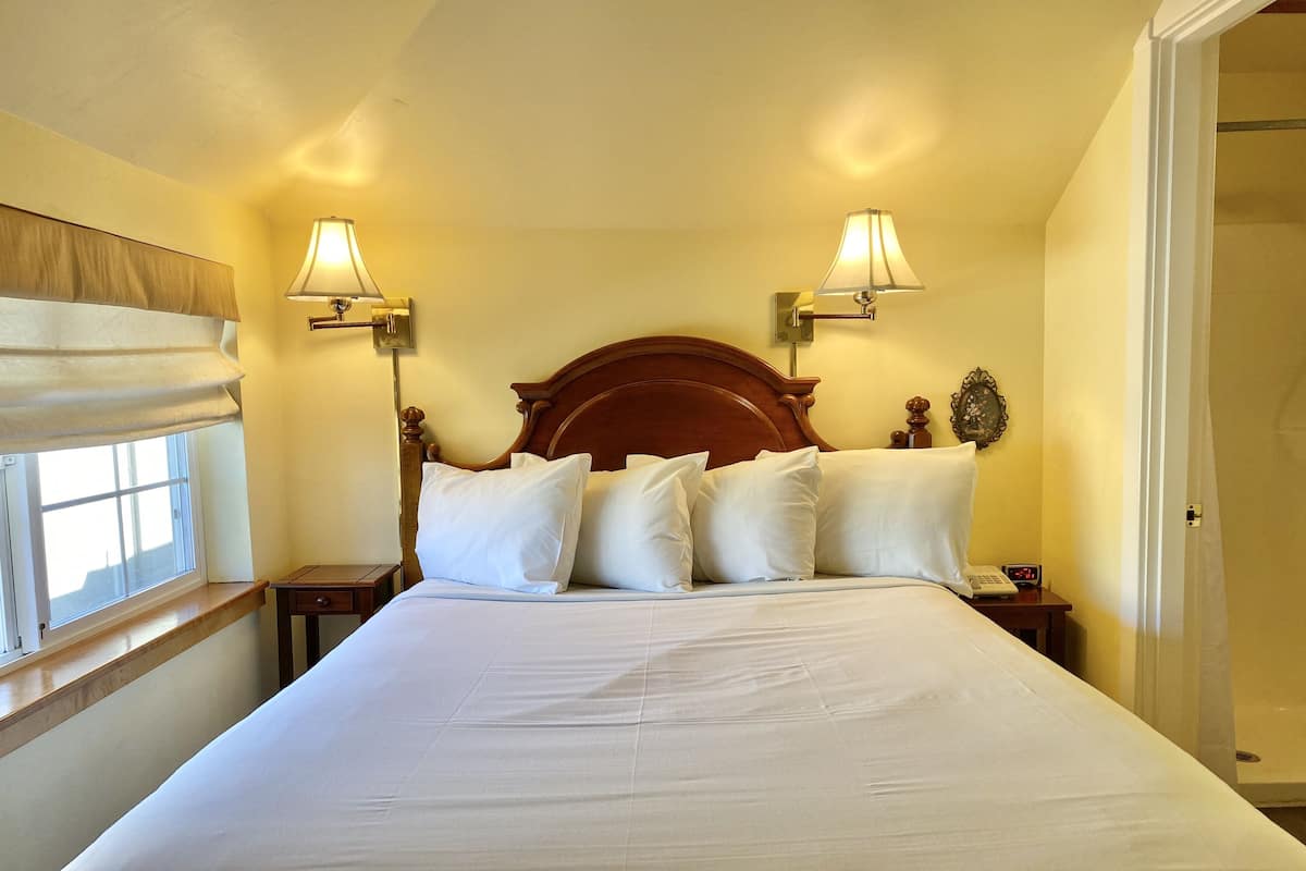 Standard Double Room, Ensuite (Schumann)