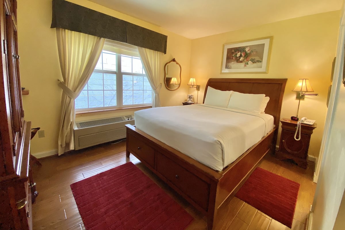 1 bedroom, individually decorated, blackout curtains, bed sheets