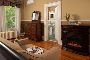 Vanity Fair | Bathroom | Free toiletries, hair dryer, bathrobes, towels - Albemarle Inn (Asheville)
