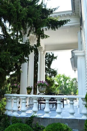Terrace/patio - Albemarle Inn (Asheville)