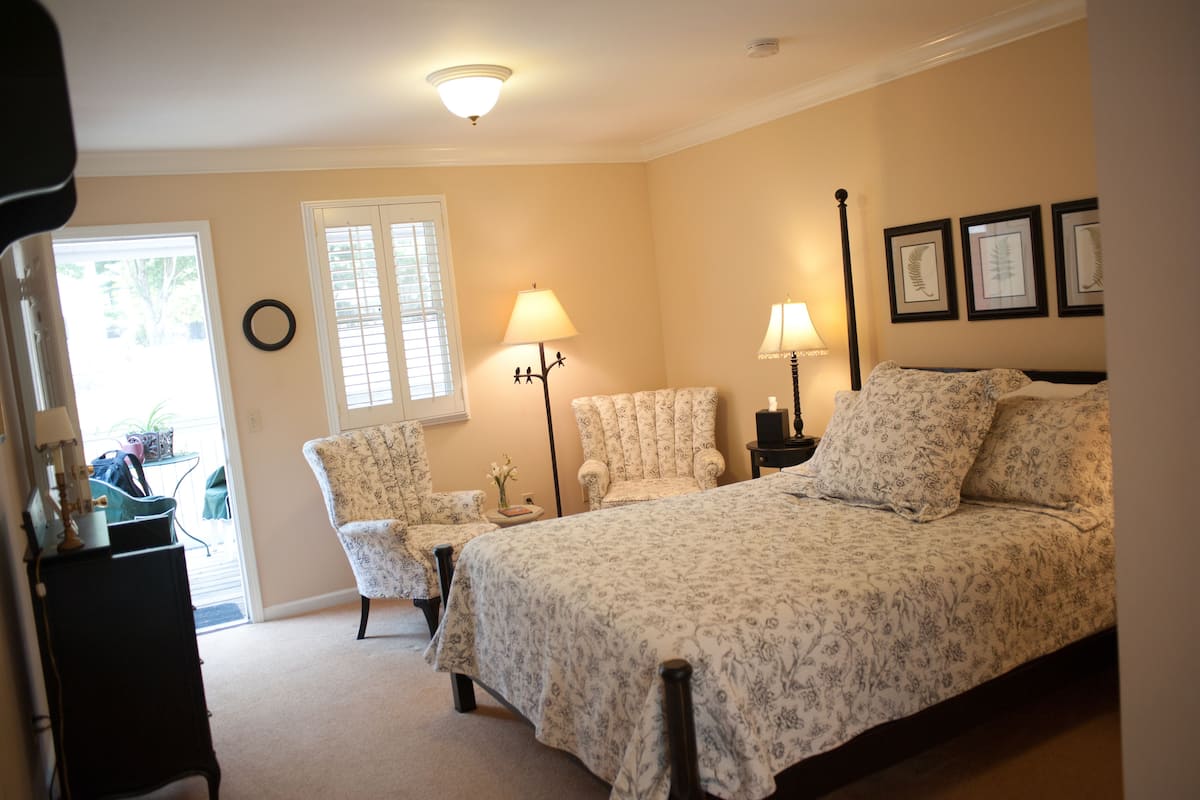 The Nightingale | Premium bedding, individually decorated, individually furnished